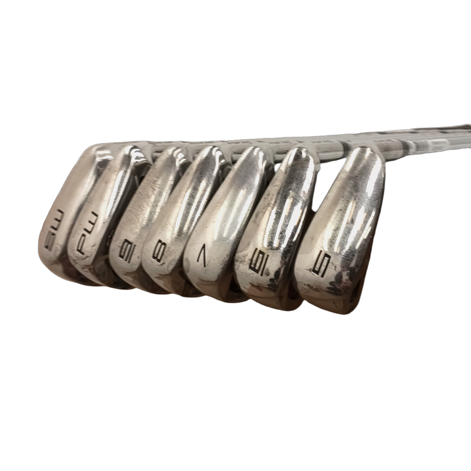 Wilson Staff D-FY Jernsæt / 5-PW+SW / Flex Regular / Steel [model:birefnet-general] [bg:handrolled]