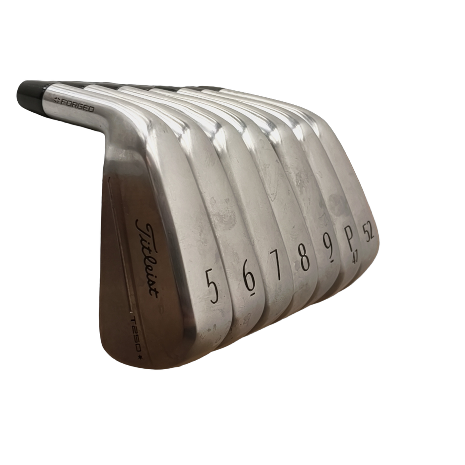 Venstre Titleist T250★ Jernsæt / 5-PW+GW / Flex Stiff / Grafit [model:birefnet-general] [bg:handrolled]