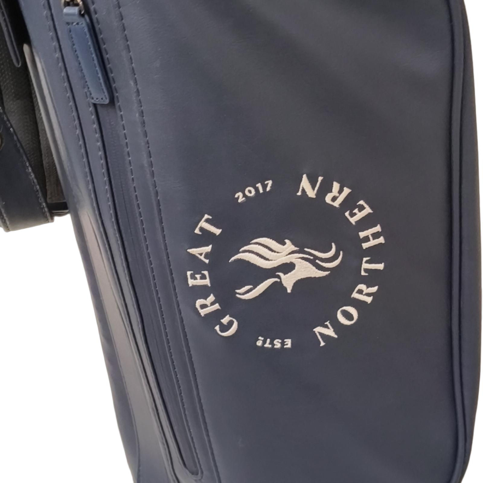 Titleist LinksLegend Carry Golf Bag / 2-Rum / Navy [model:birefnet-general] [bg:handrolled]