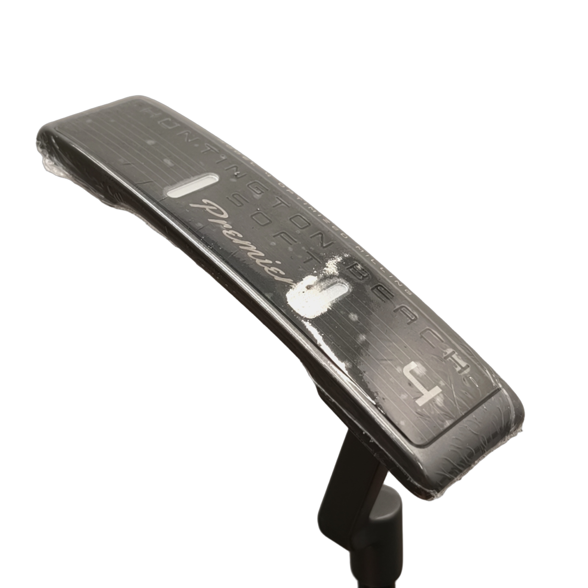 Cleveland Huntington Beach Soft Premier #4 Putter / 33" [model:birefnet-general] [bg:handrolled]