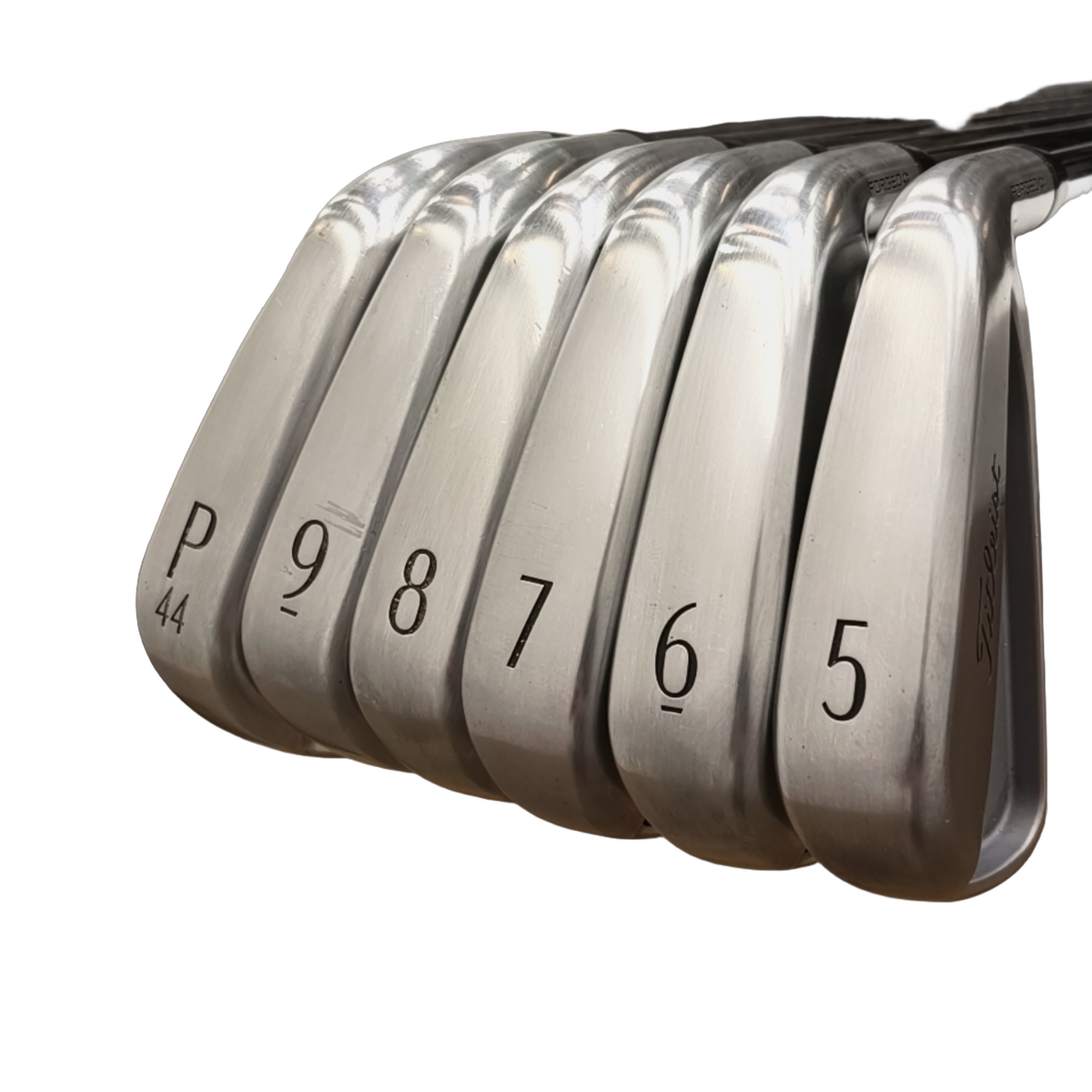 Titleist T150 Gen4 Set di ferri / 5-PW / Flex Regular / Acciaio [model:birefnet-general] [bg:handrolled]