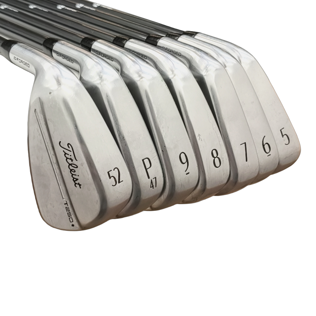 Venstre Titleist T250★ Jernsæt / 5-PW+GW / Flex Stiff / Grafit [model:birefnet-general] [bg:handrolled]