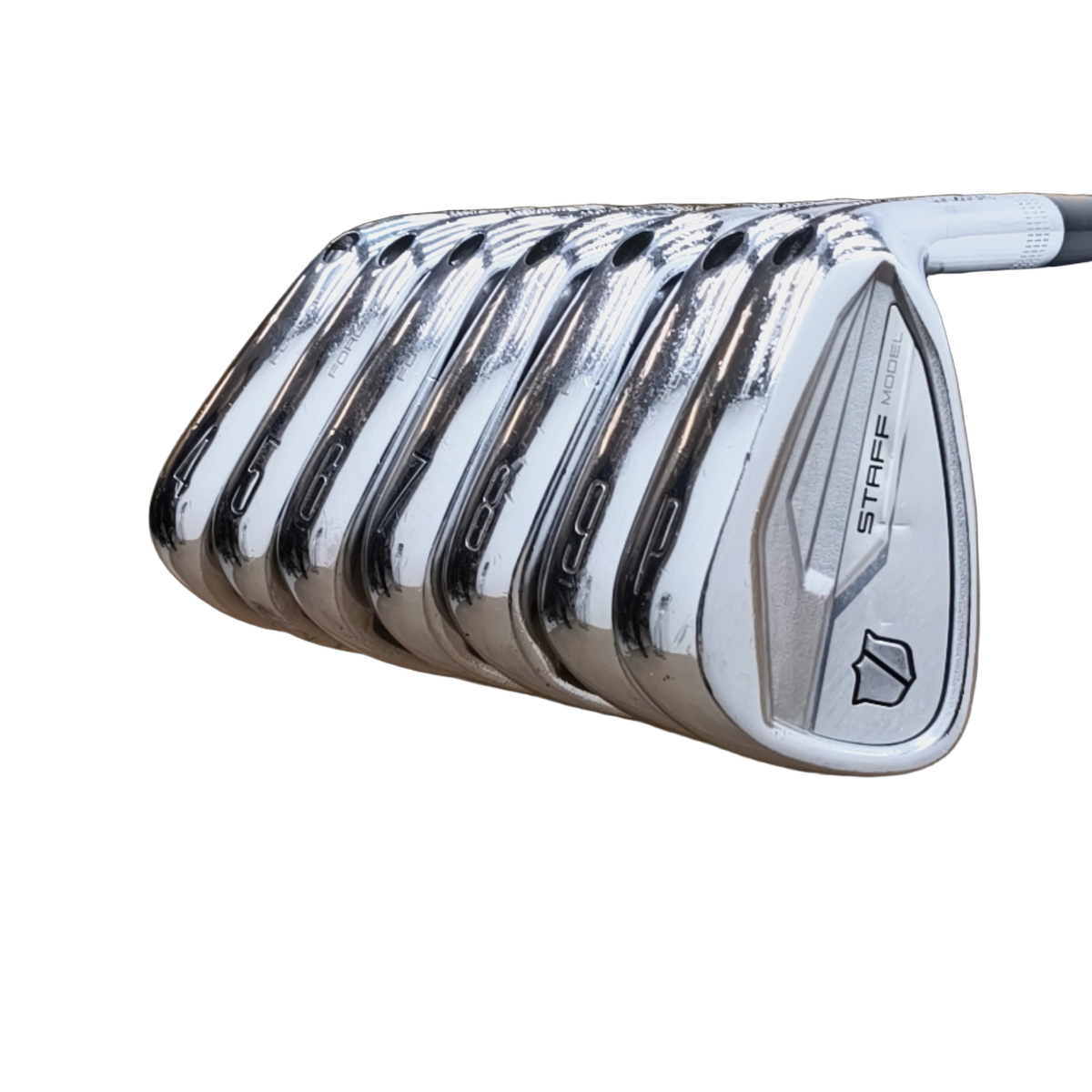Wilson Staff Model 2025 Jernsæt / 4-PW / Flex Stiff / Stål [model:birefnet-general] [bg:handrolled]