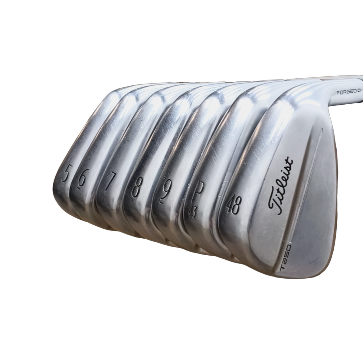 Titleist T250 Gen 4 Jernsæt / 5-PW+AW / Flex Regular / Steelfiber [model:birefnet-general] [bg:handrolled]