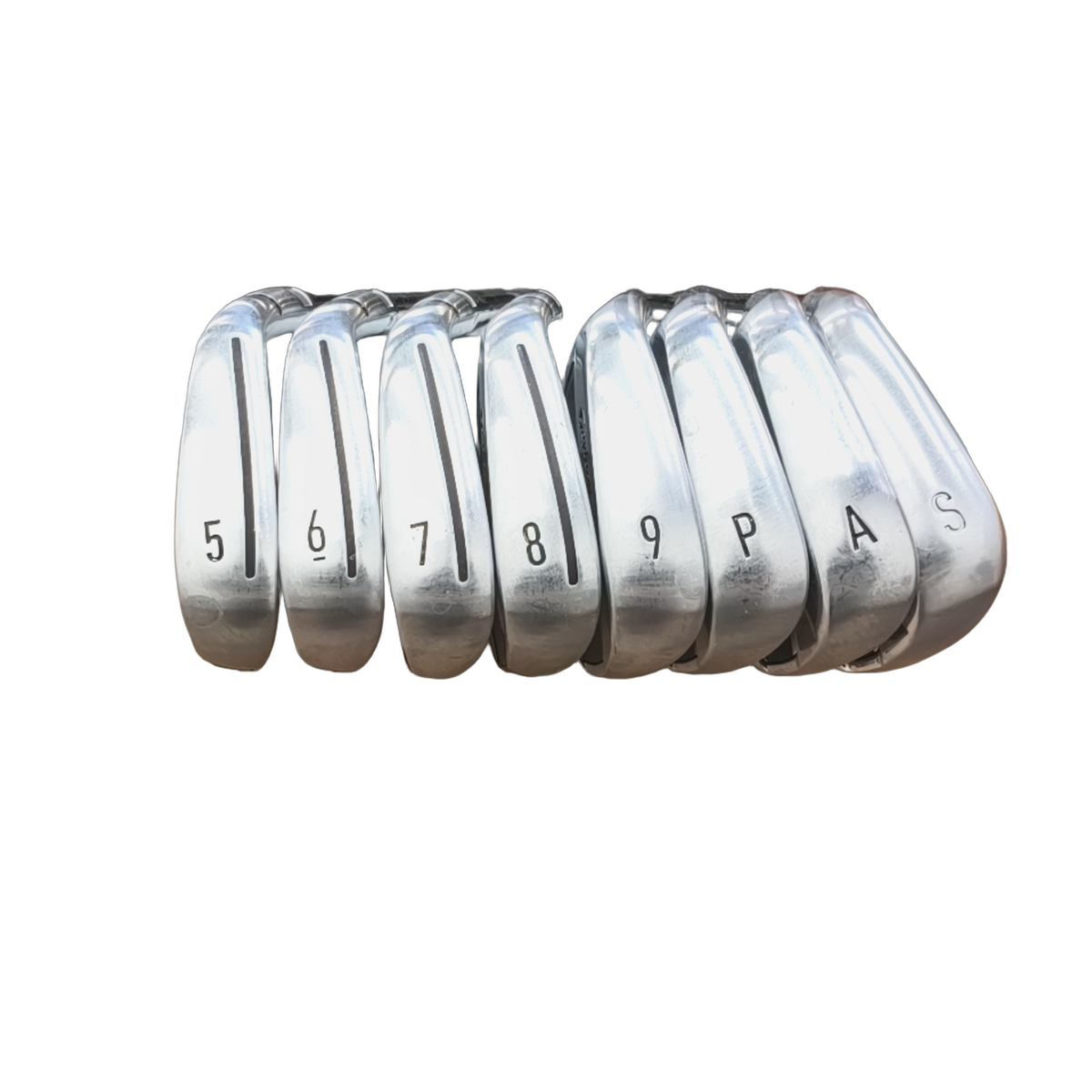 Venstre TaylorMade Qi10 Jernsæt / 5-PW+AW+SW / Flex Regular / Grafit [model:birefnet-general] [bg:handrolled]