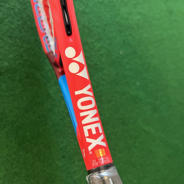 Yonex Vcore Game Tennis Ketcher - NY - Med opstrengning