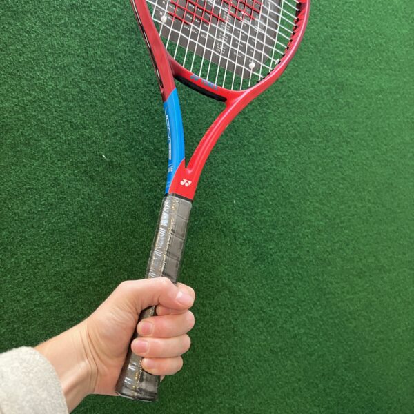 Yonex Vcore Game Tennis Ketcher - NY - Med opstrengning
