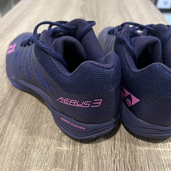 Yonex Aerus 3 W Navy EU38 Dame Padel/Badminton Sko Brugt Som Ny